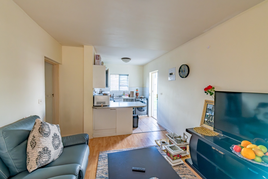 1 Bedroom Property for Sale in Oakglen Western Cape